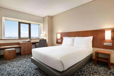 Ramada by Wyndham Lisbon - 3