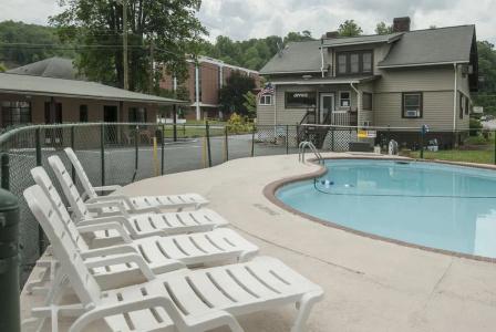 Relax Inn - - 10