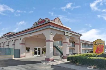 Super 8 by Wyndham Tucson Downtown Convention Center - 0