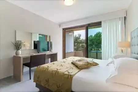 The Residence - 98