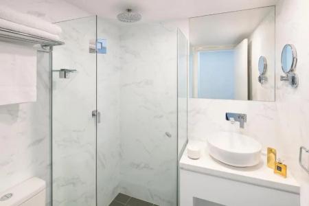 ibis World Square - 53