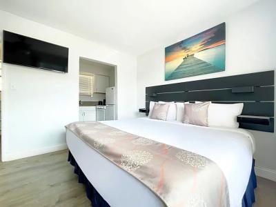 Hollywood Beachs - 33