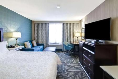 Hampton Inn & Suites by Hilton-Airport - 81