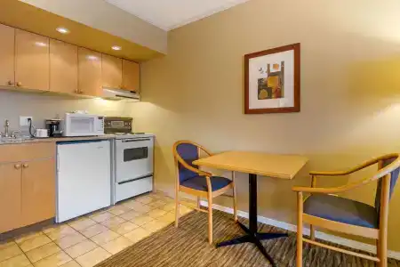 Econo Inn & Suites - - 23