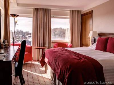 The Stormont - 40