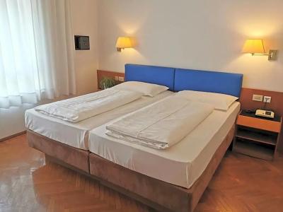 Adria - 4
