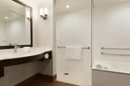 Hilton Garden Inn Boston Logan Airport - 42