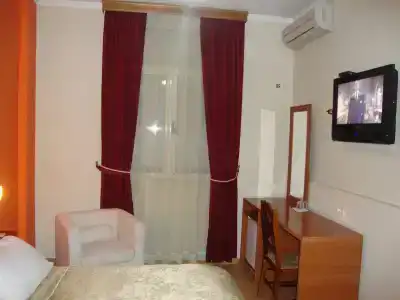 Nobel Tirana - 3