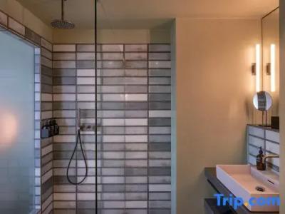 Gekko House Frankfurt, a Tribute Portfolio - 136