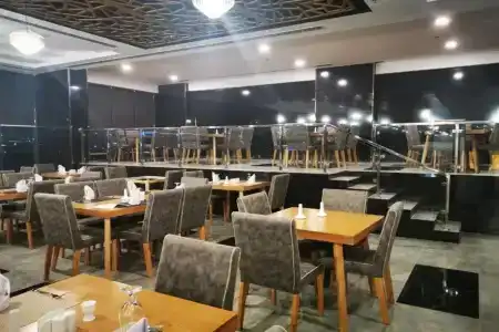 Parkside Plaza Muscat - 9