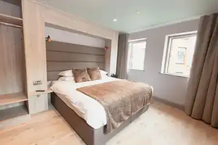 Clarendon Suites - 34