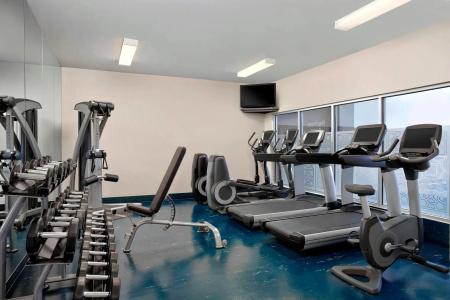 Four Points by Sheraton & Suites West - 12