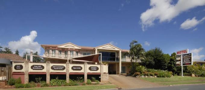 Highlander Motor Inn - 0