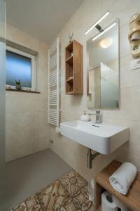 Rooms &  Pr Matjon - 91