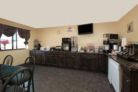 Super 8 by Wyndham/Wanamaker RD/I-70 - 8