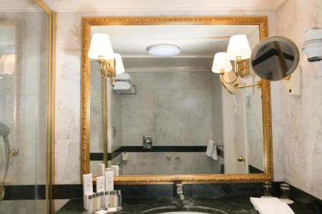 Grand Bucharest - 38