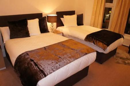 Sapphire London - 6