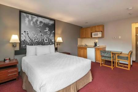 Quality Inn & Suites - 36
