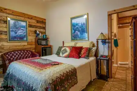 Hemlock Inn - 30