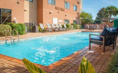 Courtyard by Marriott Downtown - 12