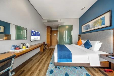 Holiday Inn Express Chongqing Guanyinqiao , an IHG - 90