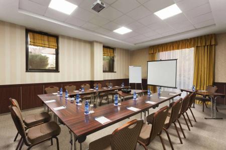 Ramada & Suites by Wyndham Bucharest North - 10