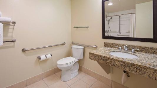 Best Western Plus Bayside Inn - 10