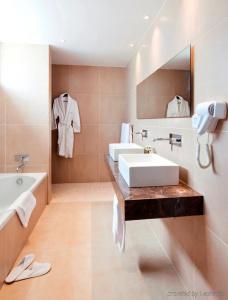 Amphora & Suites - 14