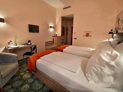 Ramada Airport Prague - 17
