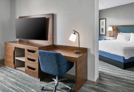 Hampton Inn and Suites Downtown - 136
