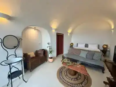 Elysian Santorini - 10