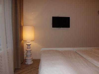 Holiday & Hostel - 3