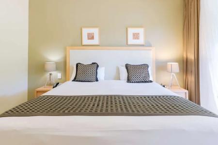 Rydges - 99