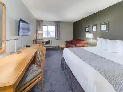 Heritage Inn & Convention Centre - - 3