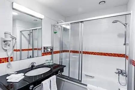 Courtyard by Marriott Pilsen - 35