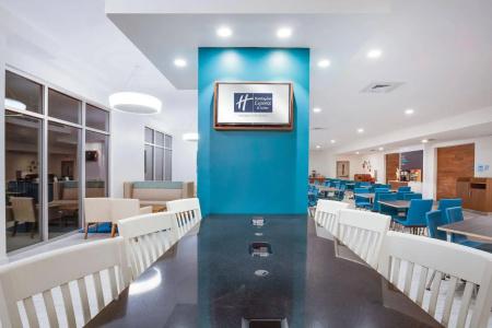 Holiday Inn Express & Suites Beach Beachfront by IHG - 15