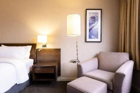Holiday Inn Express -, An Ihg - 77