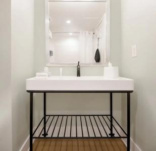 Commander & Suites - 91