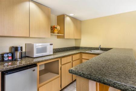Best Western Plus Thunderbird Suites - 41