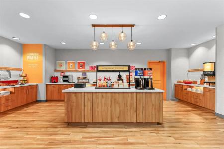 Hampton Inn & Suites West - 48