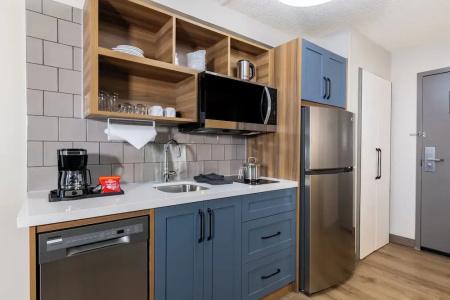Holiday Inn & Suites, an IHG - 25