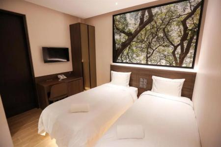 Lion Peak Raffles - Staycation Approved - 6