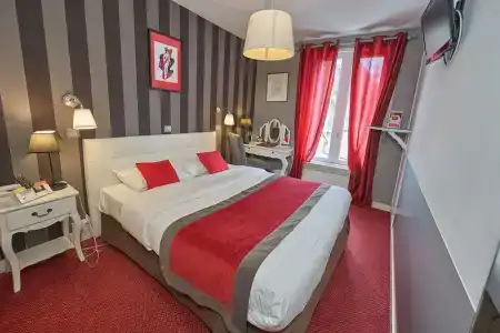 Logis hôTel Du ThéâTre - 53