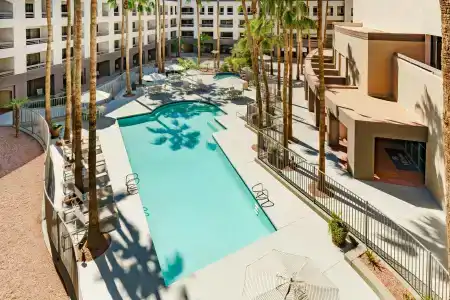 Hilton Phoenix Airport - 16