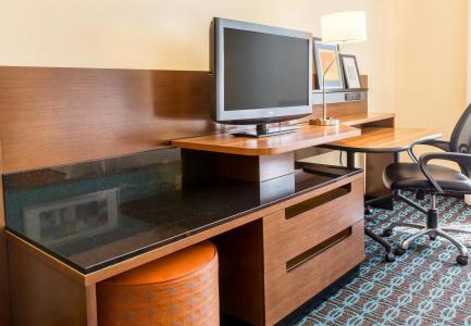 Fairfield Inn & Suites - 5