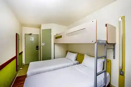 ibis Budget - - 38