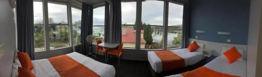 Waterfront Lodge - 79