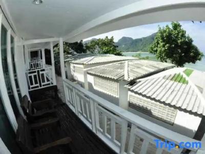 Phi Phi Cozy Seafront Resort - 39