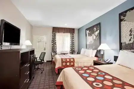 Super 8 by Wyndham Houston North I-45 - 51