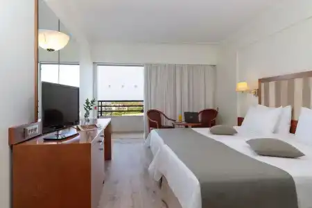 Best Western Plus Plaza - 66